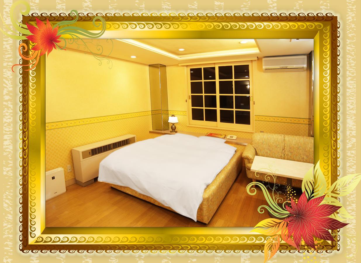 Kyoto Hotel Crown (Adults Only) מראה חיצוני תמונה