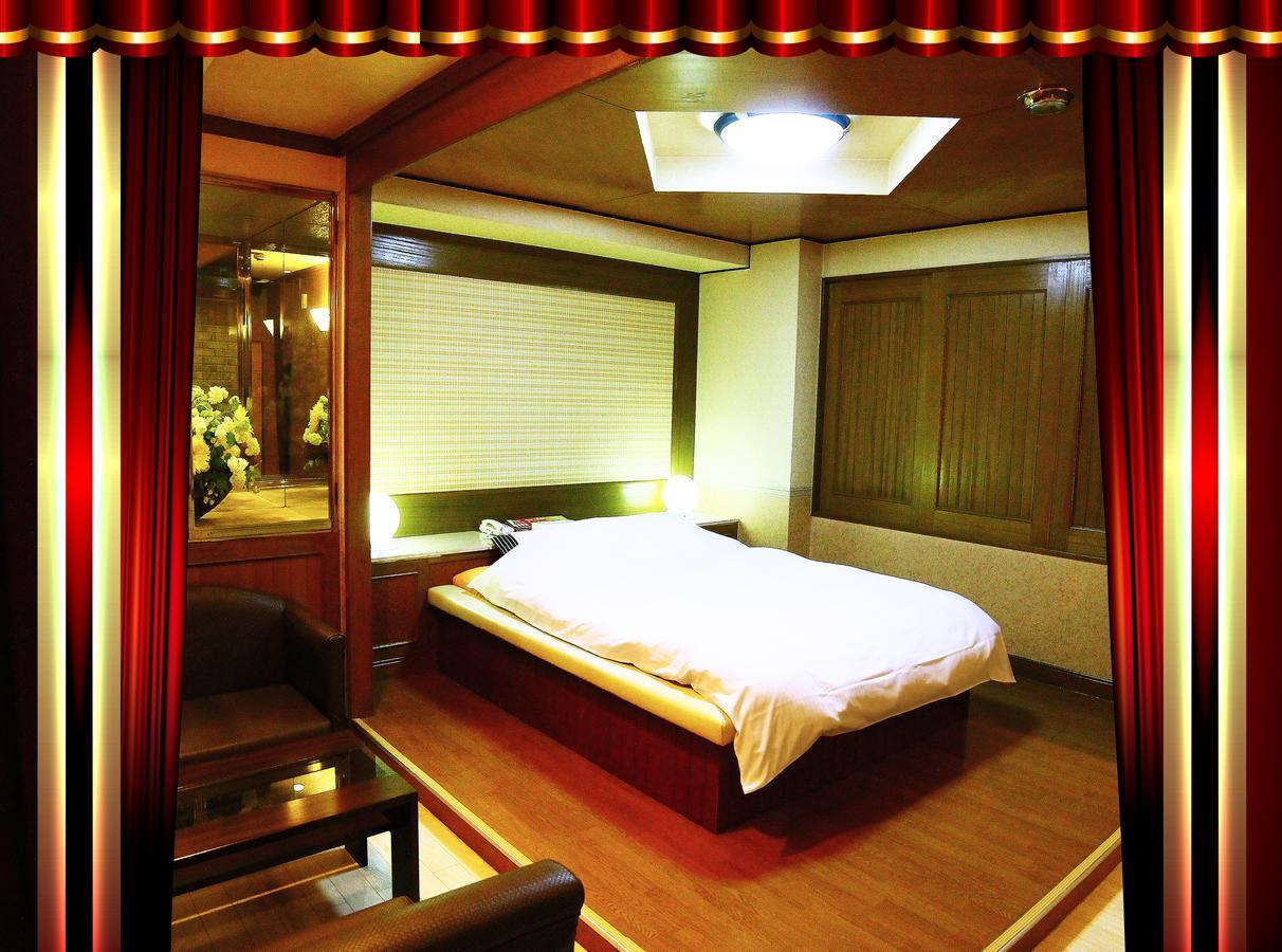 Kyoto Hotel Crown (Adults Only) מראה חיצוני תמונה