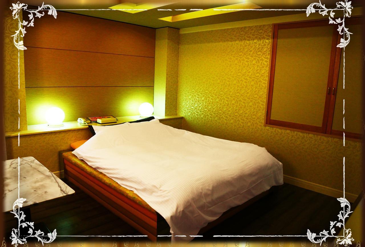 Kyoto Hotel Crown (Adults Only) מראה חיצוני תמונה