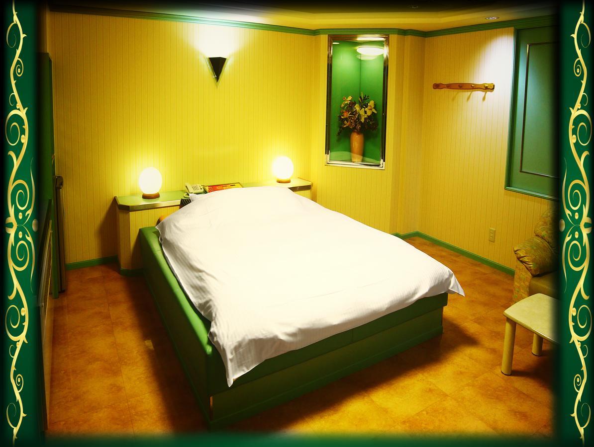 Kyoto Hotel Crown (Adults Only) מראה חיצוני תמונה