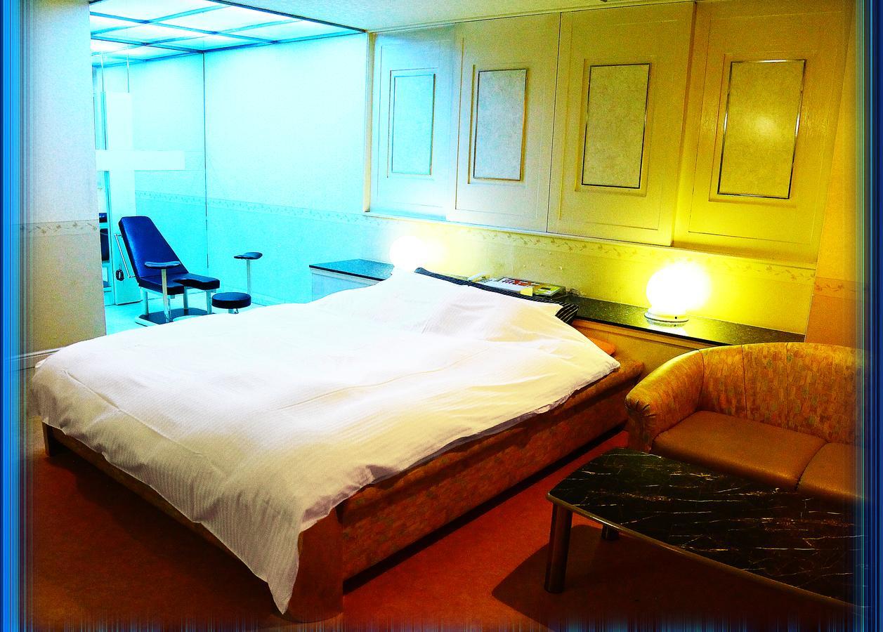 Kyoto Hotel Crown (Adults Only) מראה חיצוני תמונה