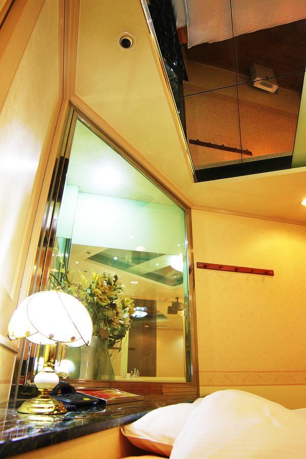 Kyoto Hotel Crown (Adults Only) מראה חיצוני תמונה